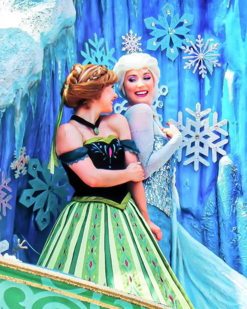 Anna & Elsa Frozen-Disney World photo opp