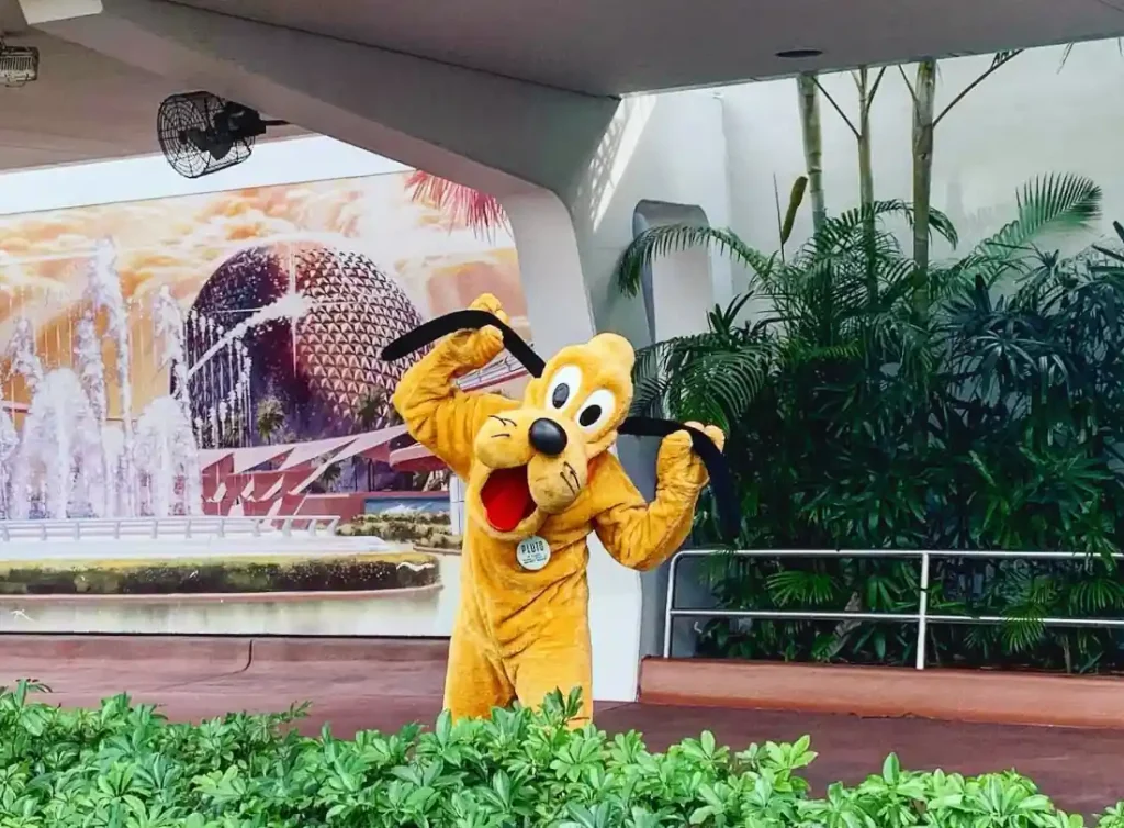 Goofy Photograph opportunity in Disney World Epcot