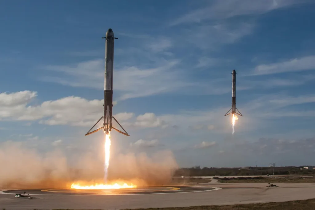 SpaceX Falcon Heavy Landing Kennedy Space Center