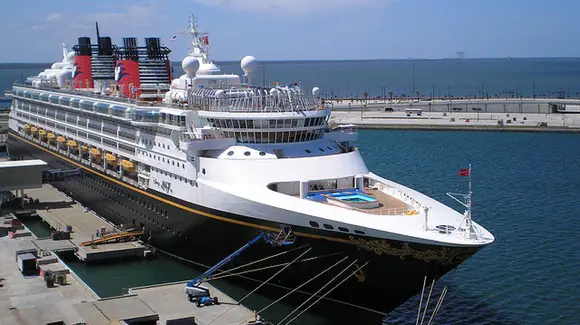 Disney Cruise Ship [© CC BY-NC-ND 2.0 row4food, https://www.flickr.com/photos/katebarnum/]