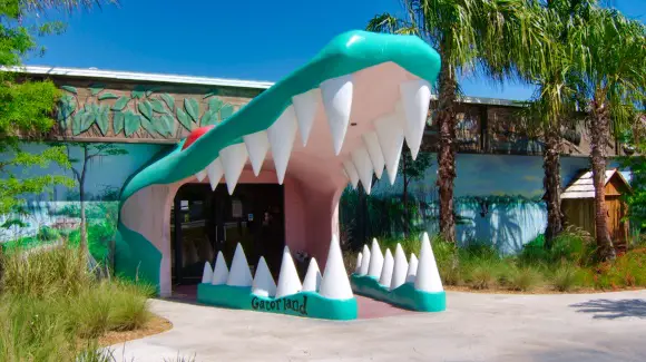 Gatorland’s Iconic Alligator Jaws Entrance [© 2019, floridareview.co.uk, all rights reserved]